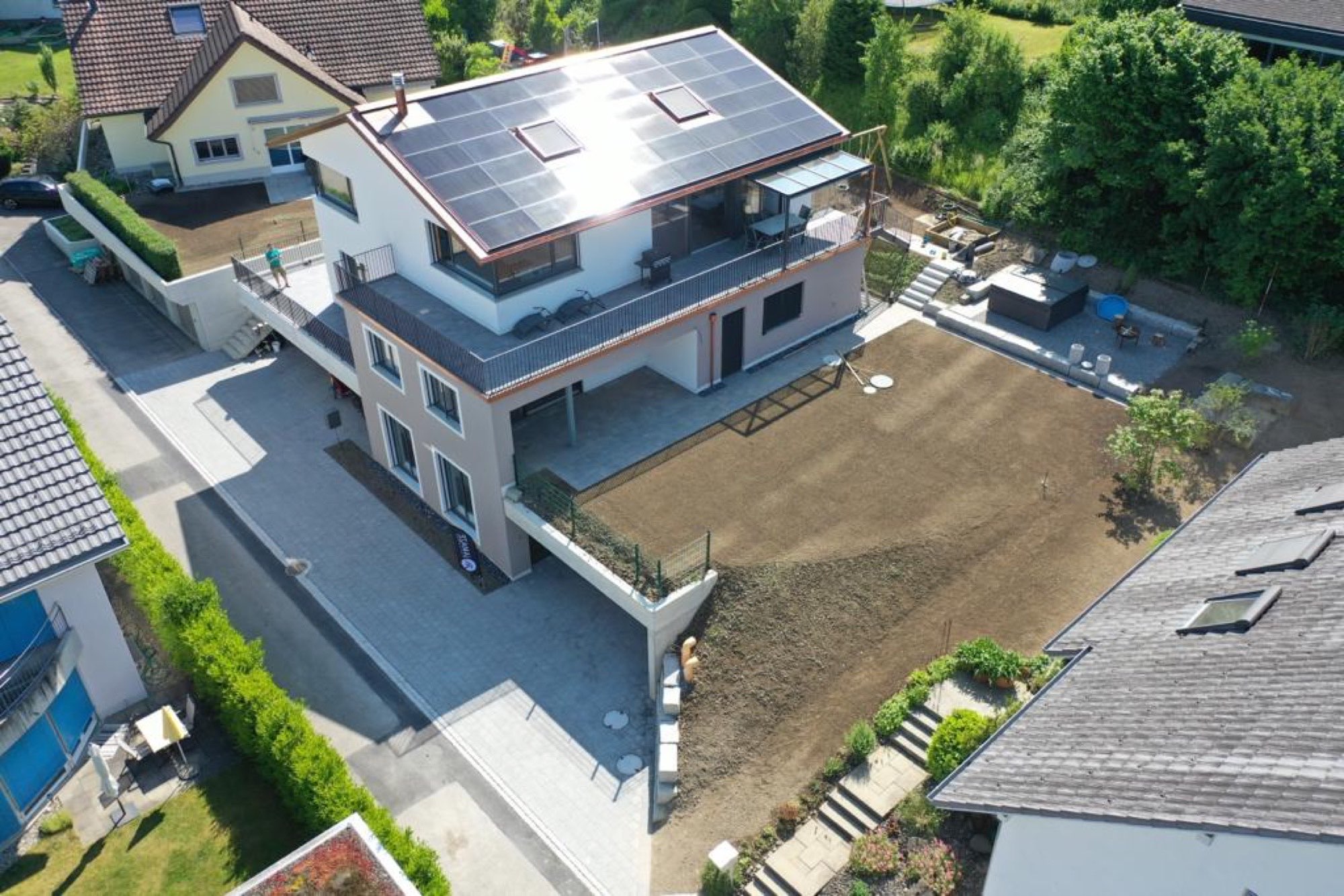 Fertiggestelltes Haus mit Solardach