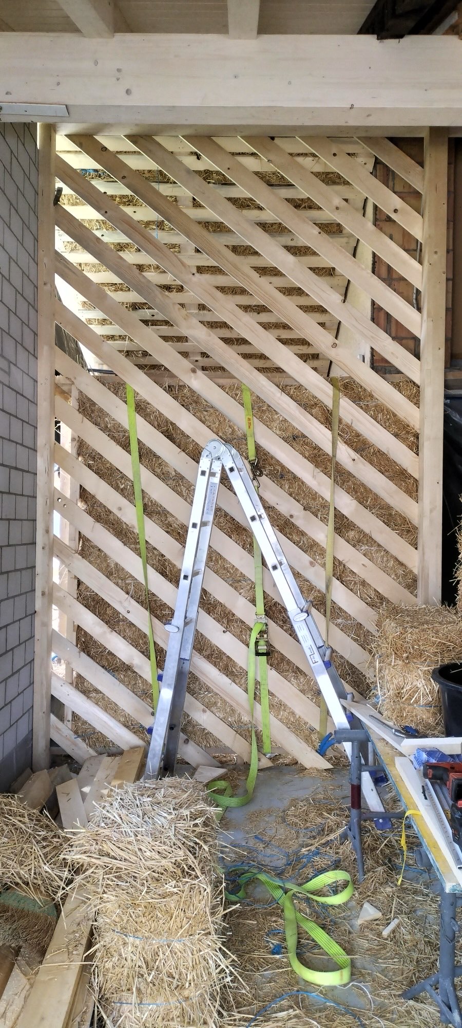 Strohwand im Innenausbau